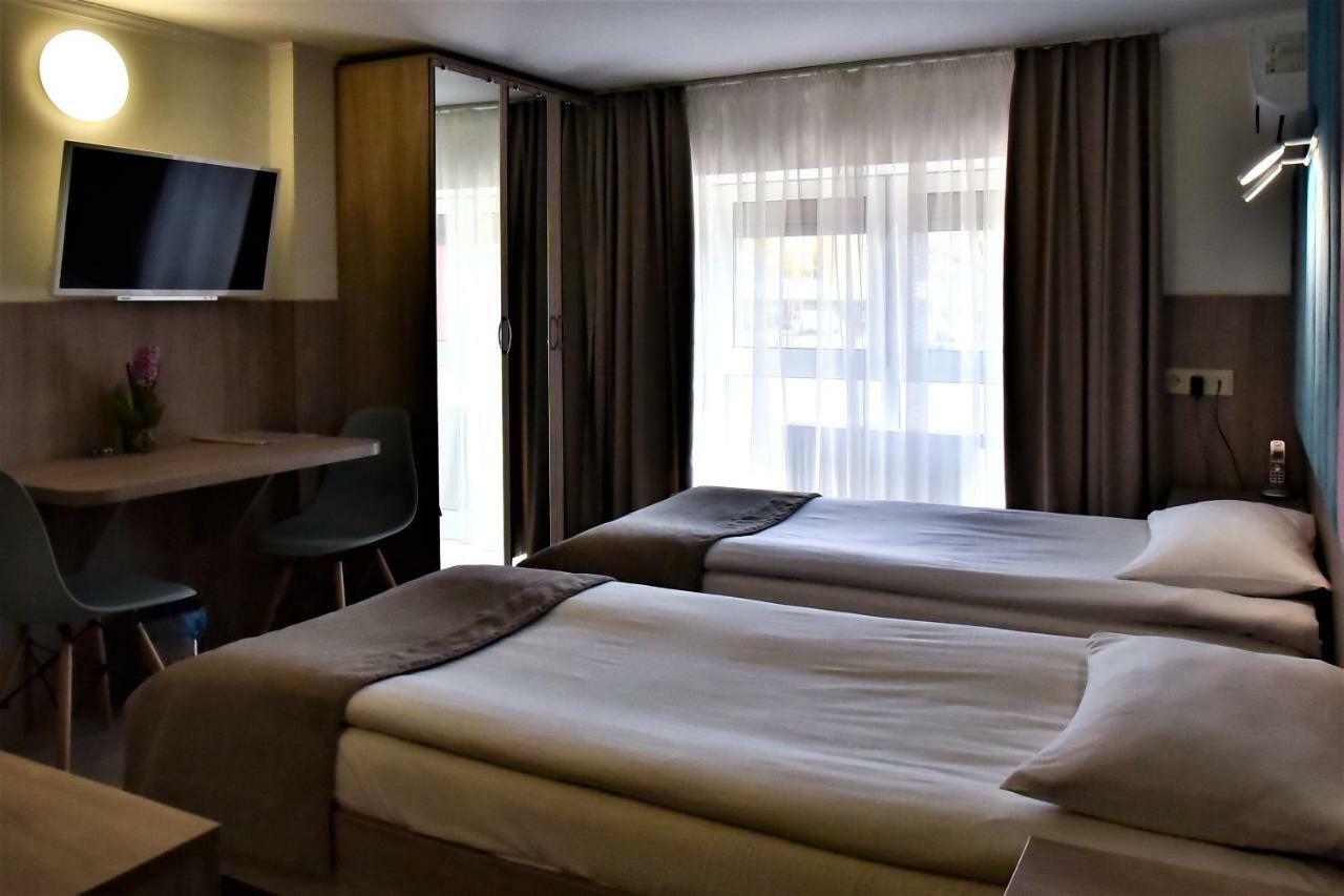 EXPO Hotel Comfort Kiew Exterior foto